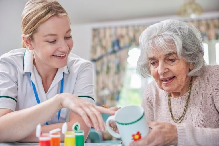 Benefits of Art Therapy for Seniors, trend health