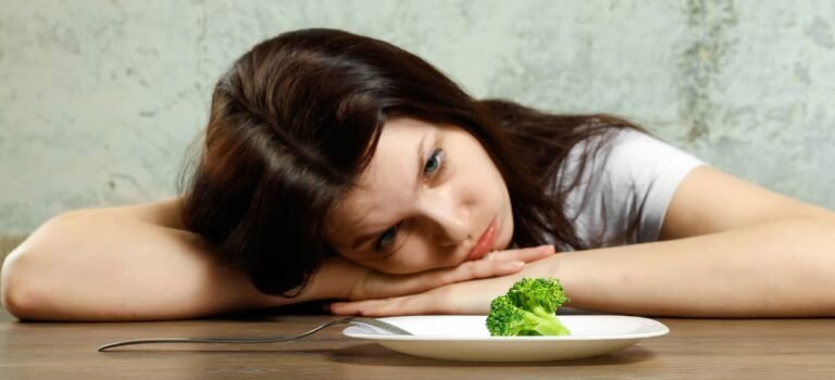 Warning Signs and Symptoms of Eating Disorders in Teens